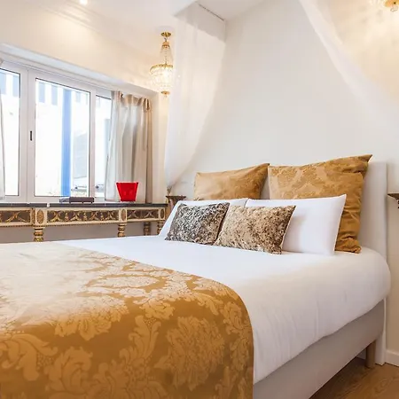Dom Dinis Apartament *